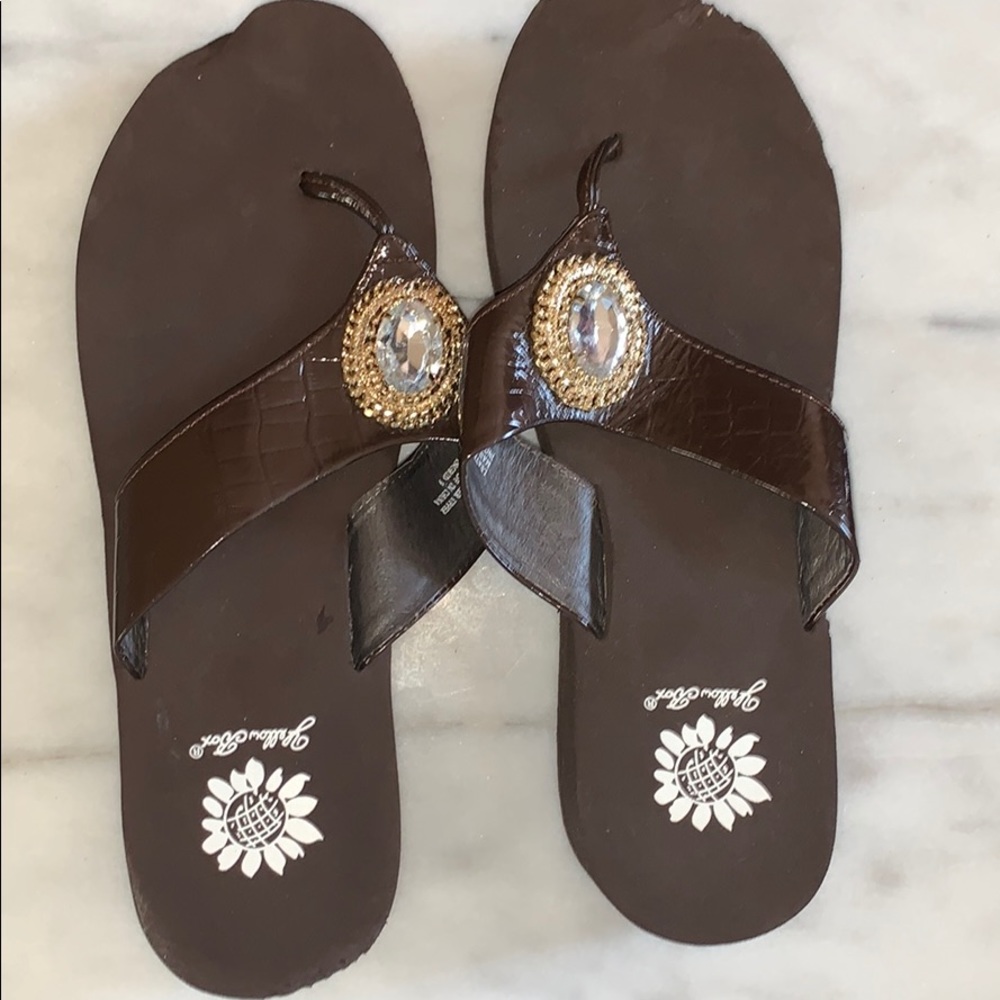 Women’s size 9 yellow box sandals